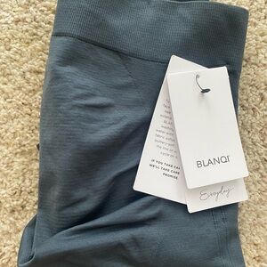 Blanqi. Everyday Maternity Belly Support Leggings. Color: Storm. Size M